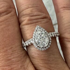 Elegant 14k white gold Teardrop Ring